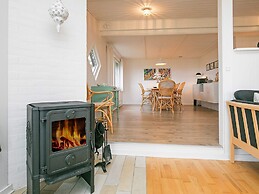 6 Person Holiday Home in Roslev