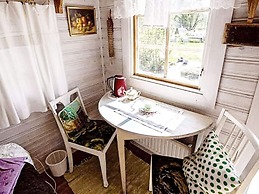 Tranquil Lake View Cottage-by Traum