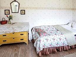 Tranquil Lake View Cottage-by Traum