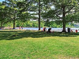 Tranquil Lake View Cottage-by Traum