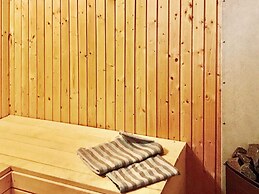 Tranquil Lake View Cottage-by Traum