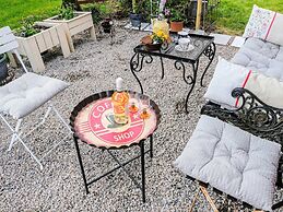 Tranquil Lake View Cottage-by Traum