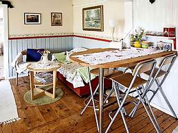 Tranquil Lake View Cottage-by Traum