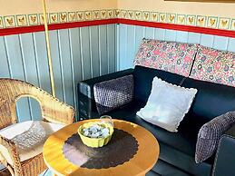 Tranquil Lake View Cottage-by Traum