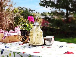 Tranquil Lake View Cottage-by Traum