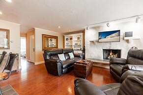 Scorpio Condos with Magnificent Vail Mountain Views by RedAwning