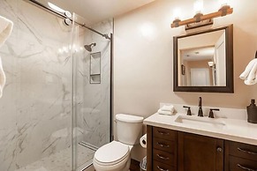 Scorpio Condos with Magnificent Vail Mountain Views by RedAwning