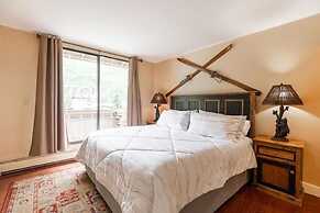 Scorpio Condos with Magnificent Vail Mountain Views by RedAwning