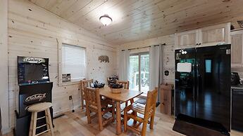 Cozy Bear Den 2 Bedroom Cabin by RedAwning