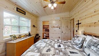 Cozy Bear Den 2 Bedroom Cabin by RedAwning