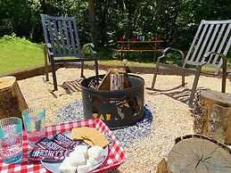 Cozy Bear Den 2 Bedroom Cabin by RedAwning