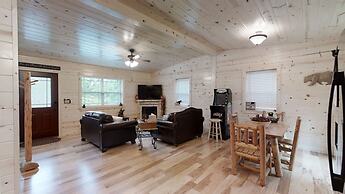 Cozy Bear Den 2 Bedroom Cabin by RedAwning