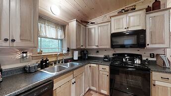 Cozy Bear Den 2 Bedroom Cabin by RedAwning