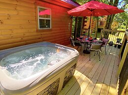 Cozy Bear Den 2 Bedroom Cabin by RedAwning