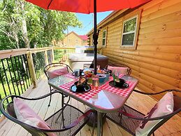 Cozy Bear Den 2 Bedroom Cabin by RedAwning