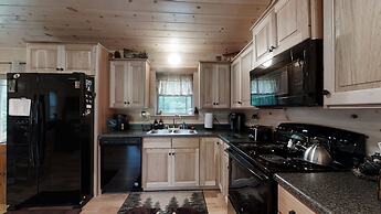 Cozy Bear Den 2 Bedroom Cabin by RedAwning