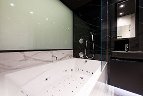 Super Apartment with Hot Tub