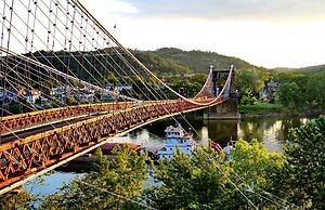 Holiday Inn Express & Suites Moundsville by IHG