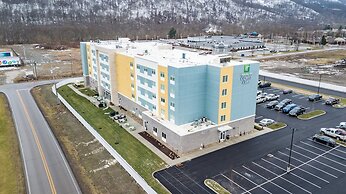 Holiday Inn Express & Suites Moundsville by IHG