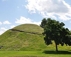 Holiday Inn Express & Suites Moundsville by IHG