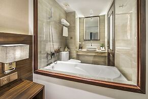 Canvas Danang Beach Hotel