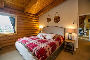 Nederland Getaway 4 Bedroom Home by RedAwning