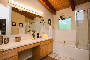 Nederland Getaway 4 Bedroom Home by RedAwning