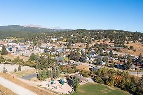 Nederland Getaway 4 Bedroom Home by RedAwning