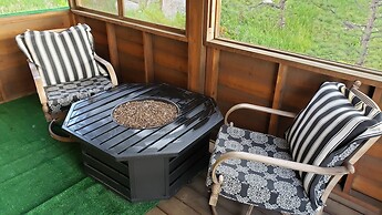 Nederland Getaway 4 Bedroom Home by RedAwning