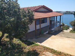 Beautiful Beach House At Sounio