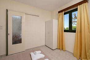 Petrakis Maisonette Near The Sea