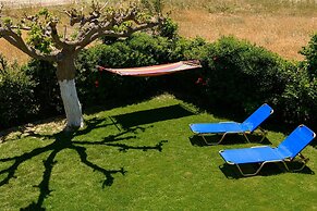 Petrakis Maisonette Near The Sea