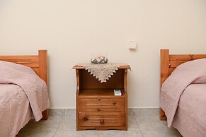 Petrakis Maisonette Near The Sea