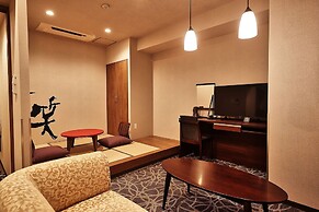 Y'sinn Naha Orokuekimae