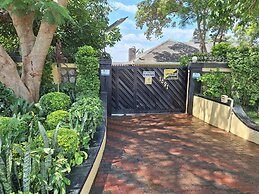 Charming 6-bed House With Swimming Pool in Harare