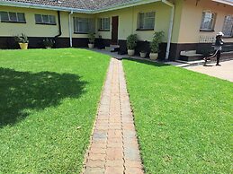 Charming 6-bed House With Swimming Pool in Harare