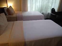 Charming 6-bed House With Swimming Pool in Harare