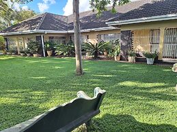 Charming 6-bed House With Swimming Pool in Harare