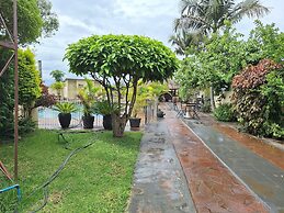 Charming 6-bed House With Swimming Pool in Harare