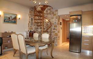 Awesome Home in Artemida With Wifi and 2 Bedrooms