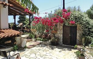 Stunning Home in Xiropigado With Wifi and 2 Bedrooms