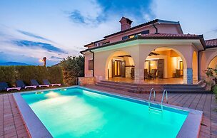 Stunning Home in Marcelji With Wifi, Outdoor Swimming Pool and 1 Bedro