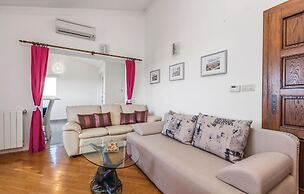 Stunning Home in Marcelji With Wifi, Outdoor Swimming Pool and 1 Bedro