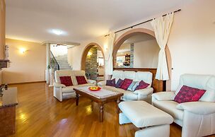 Stunning Home in Marcelji With Wifi, Outdoor Swimming Pool and 1 Bedro