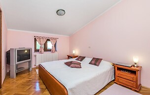 Stunning Home in Marcelji With Wifi, Outdoor Swimming Pool and 1 Bedro