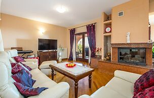 Stunning Home in Marcelji With Wifi, Outdoor Swimming Pool and 1 Bedro