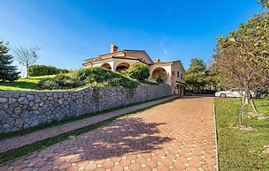 Stunning Home in Marcelji With Wifi, Outdoor Swimming Pool and 1 Bedro