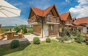 Nice Home in Licko Lesce With 2 Bedrooms and Wifi