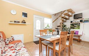 Nice Home in Licko Lesce With 2 Bedrooms and Wifi