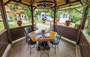 Nice Home in Licko Lesce With 2 Bedrooms and Wifi